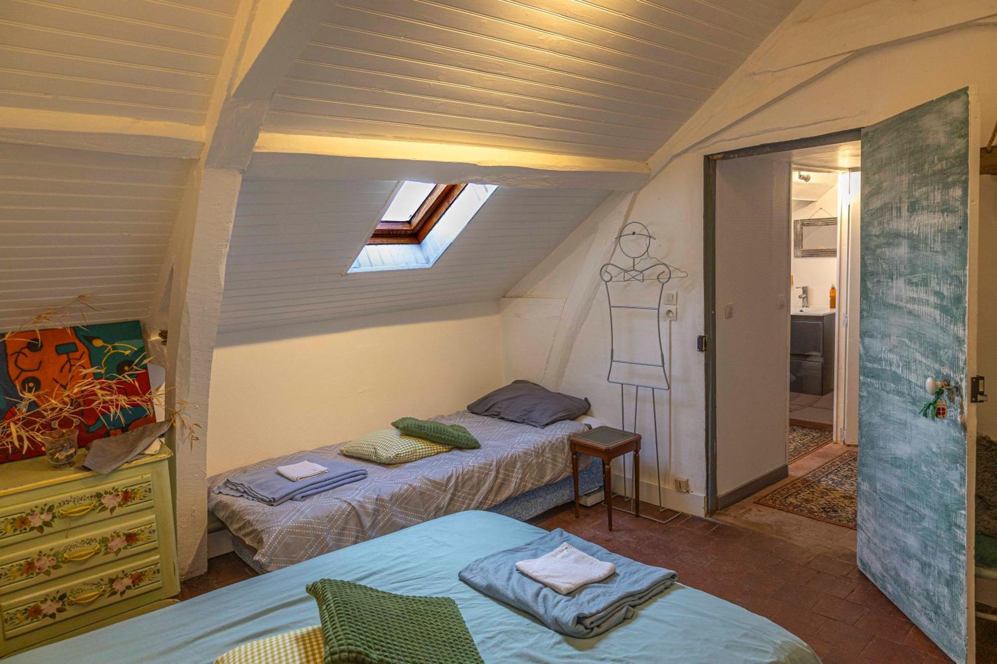 Chambre D'Hotes Les Jardins De Marie, Sci Charles III Bernay  Esterno foto